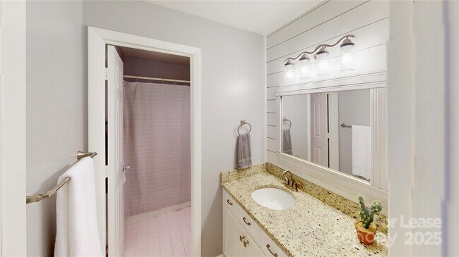 Building Photo - 9816 Emerald Point Dr
