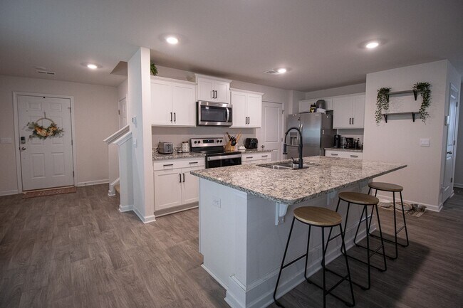 Building Photo - Stylish & Spacious 4 Bedroom Pet-Friendly Home in Bowden Village – 2034 Eldridge Rd, Columbia, SC...