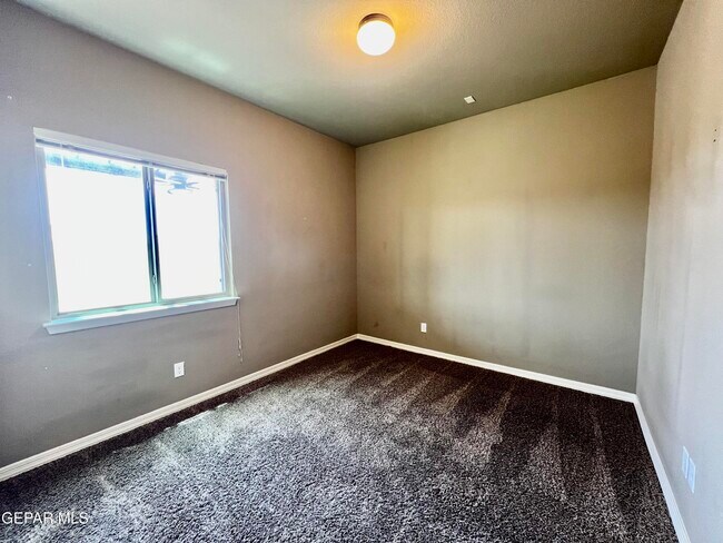 Building Photo - 3133 Clearbrook