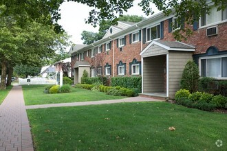 Building Photo - Fairfield Manor