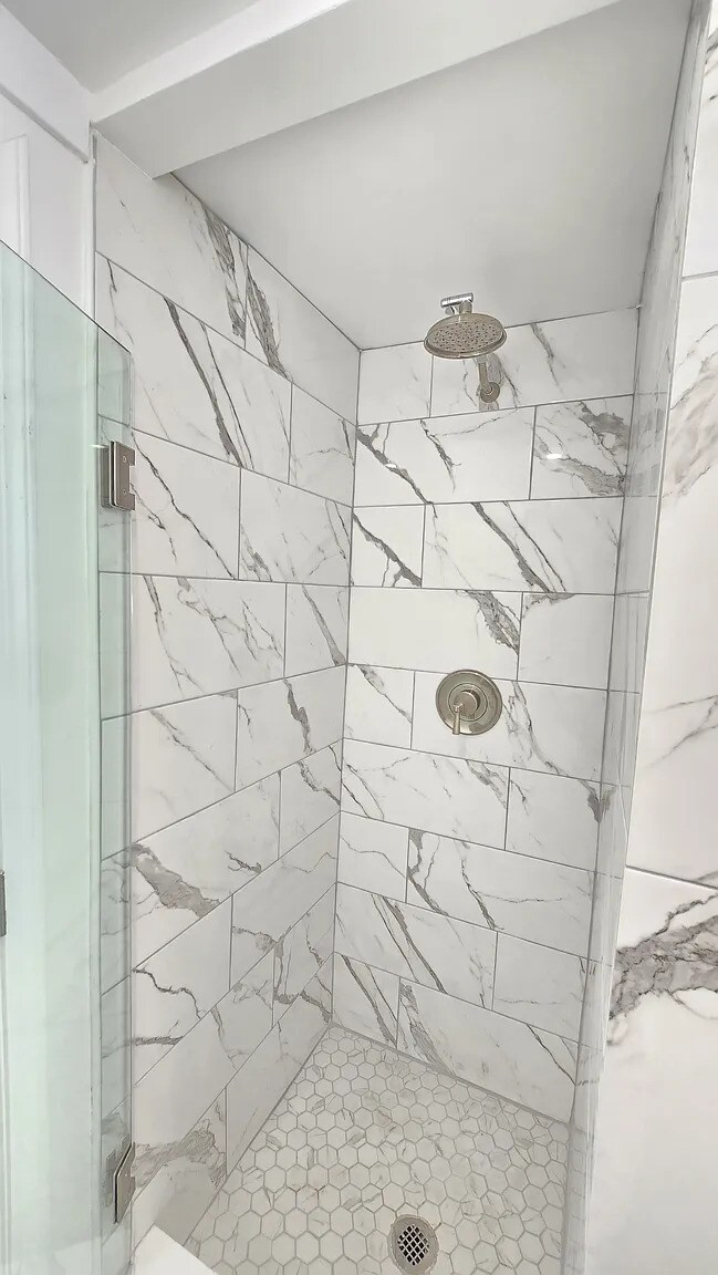 shower - 1041 N Edinburgh Ave