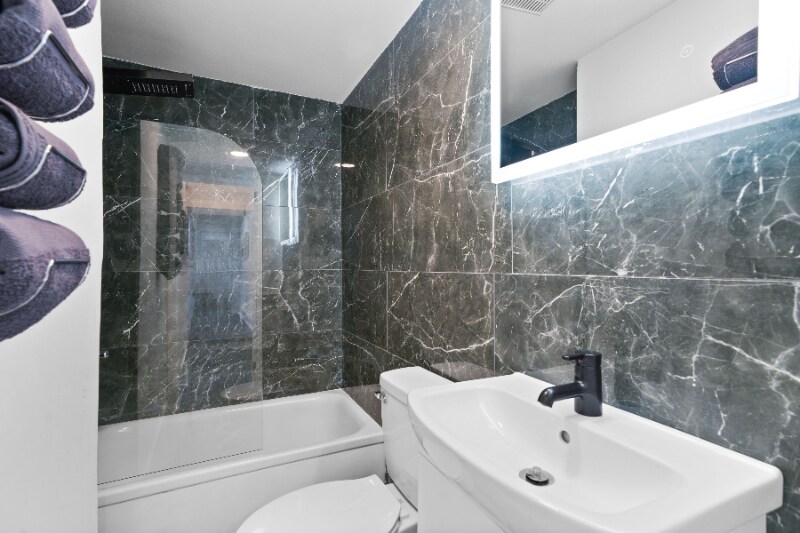 Building Photo - 2009 W Dekle Ave