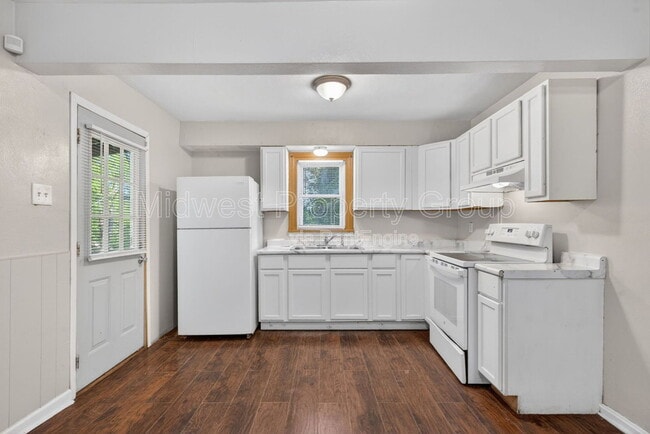Building Photo - 224 S Harvey Ave