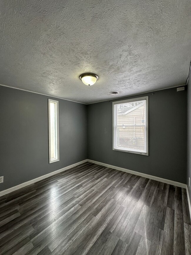 Building Photo - Your Yorktown Home Base | Love Coming Home