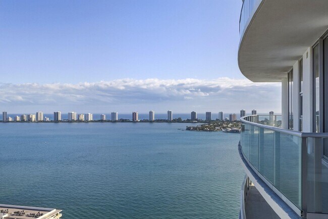 Building Photo - 220 Lake Shore Dr