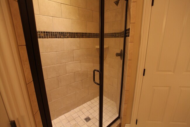 Building Photo - Downtown Auburn Luxury Living – Steps from...
