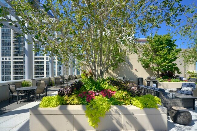 Building Photo - 201 N Westshore Dr