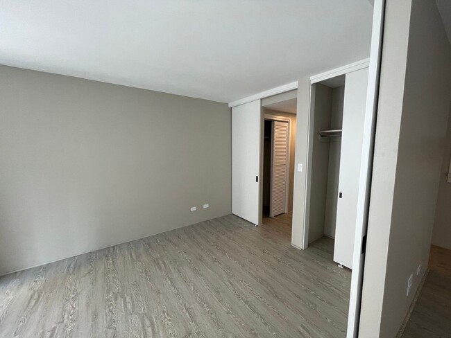 Building Photo - Pet Friendly 1 bed, 1 bath, 1 parking in A...