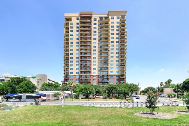 Building Photo - GORGEOUS FURNISHED CONDOMINIUM WITH GREAT ...