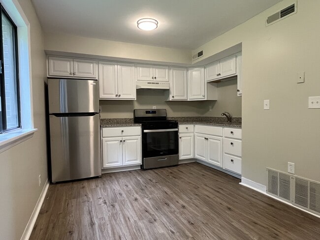Building Photo - 533 St Marys Dr