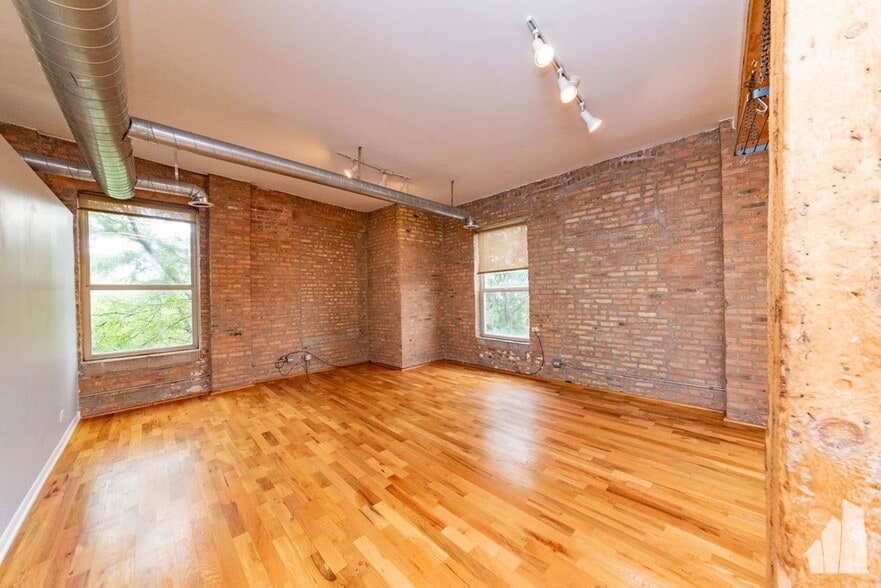 Building Photo - 1822 S Bishop St