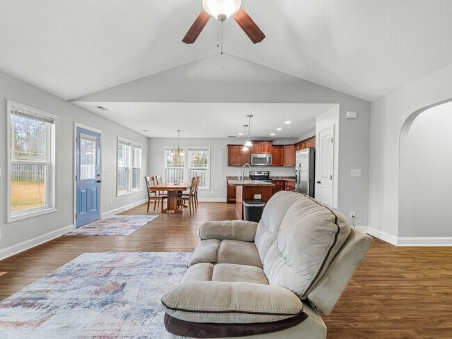 Building Photo - Beautiful Home Close to MCAS New River Air Station