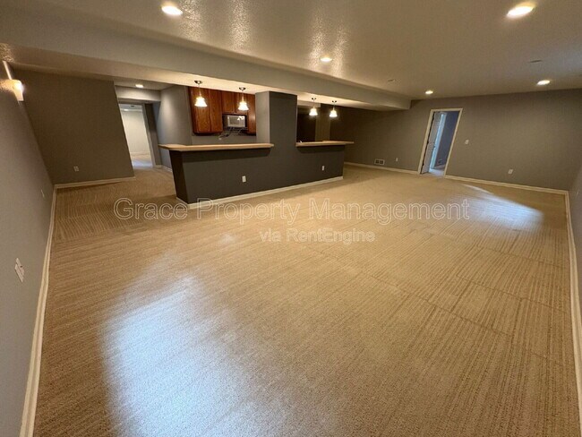 Building Photo - 222 Saxony Rd