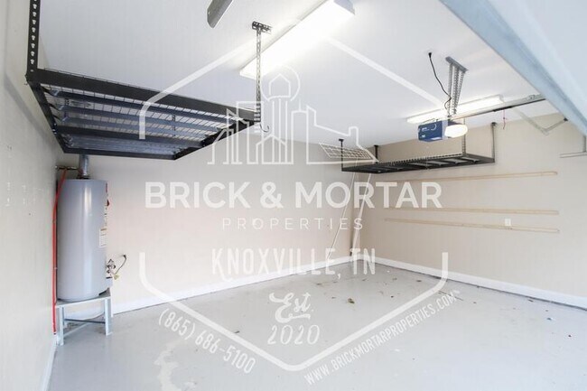 Building Photo - 3305 Grassy Pointe Ln