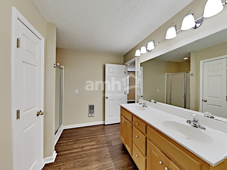 Building Photo - 308 Bluefield Ln