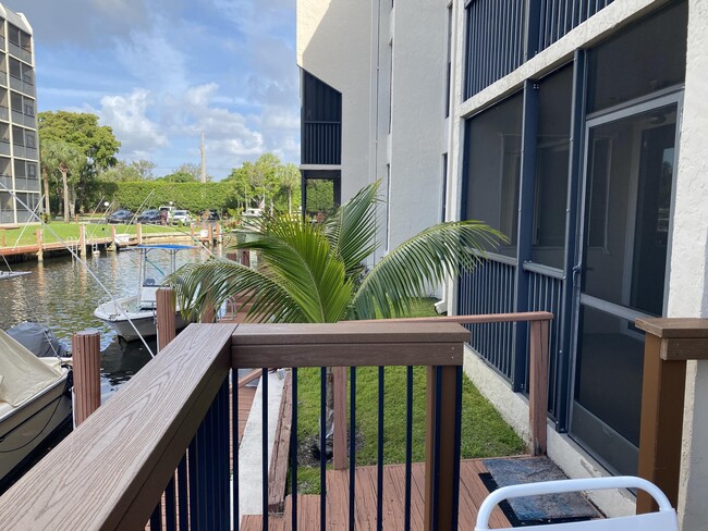 Building Photo - 15 Royal Palm Way