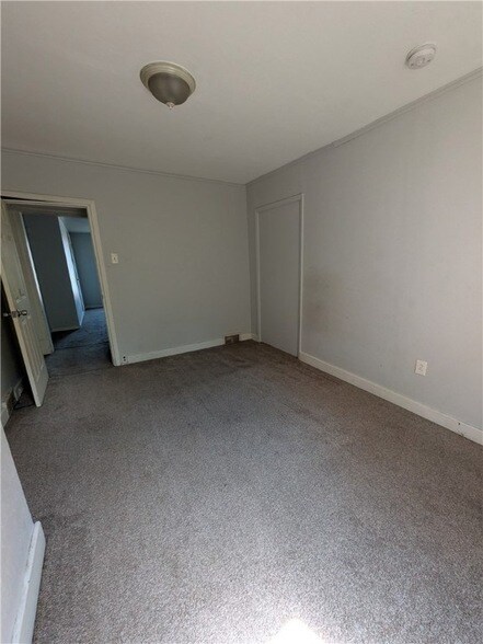 Building Photo - 447 Hays Ave