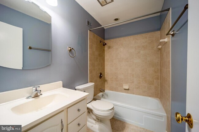 Building Photo - 2455 Pyrenees Ct