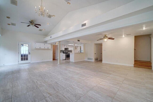 Building Photo - 10509 Doering Ln