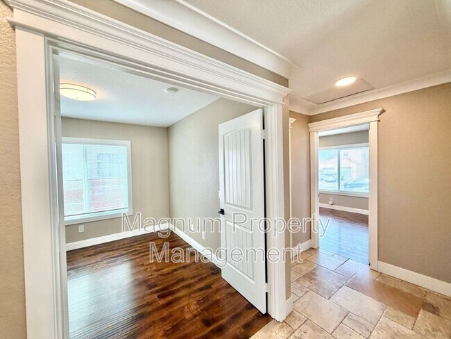 Building Photo - 11938 Venetian Dr