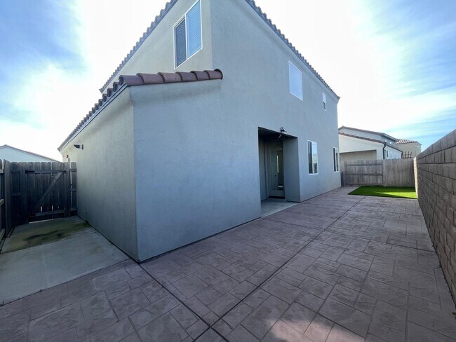 Building Photo - 307 Ninos Dr