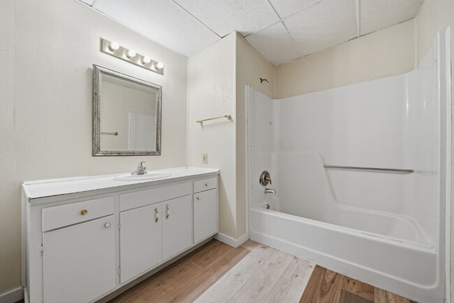 Building Photo - 410 D St