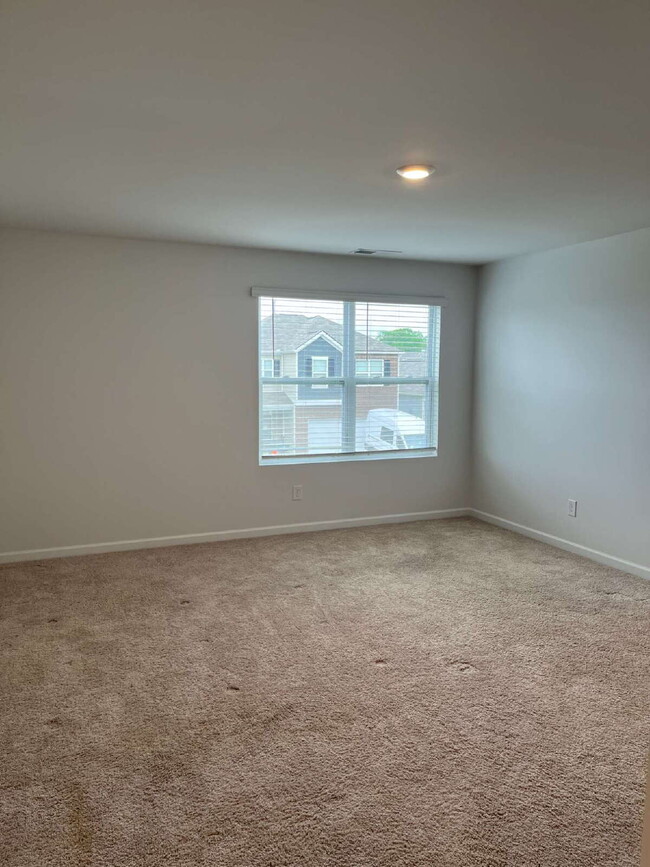 Building Photo - 1083 Pepper Stone Dr