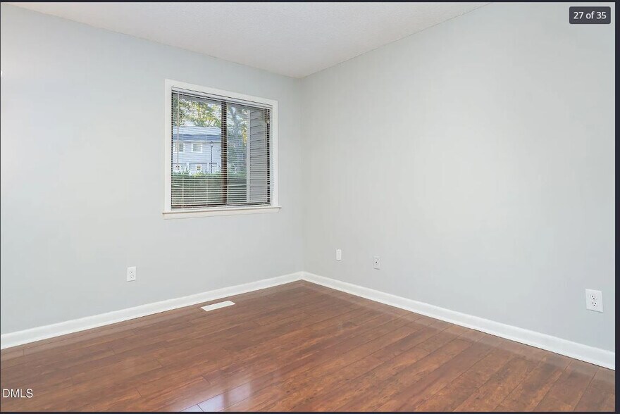Building Photo - Room in Townhome on Sandy Creek Dr