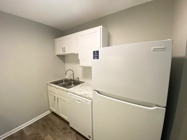 Building Photo - 2 Bedroom Apartment in Maryville, TN – $50...