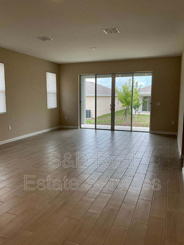 Building Photo - 807 Ballantyne Dr