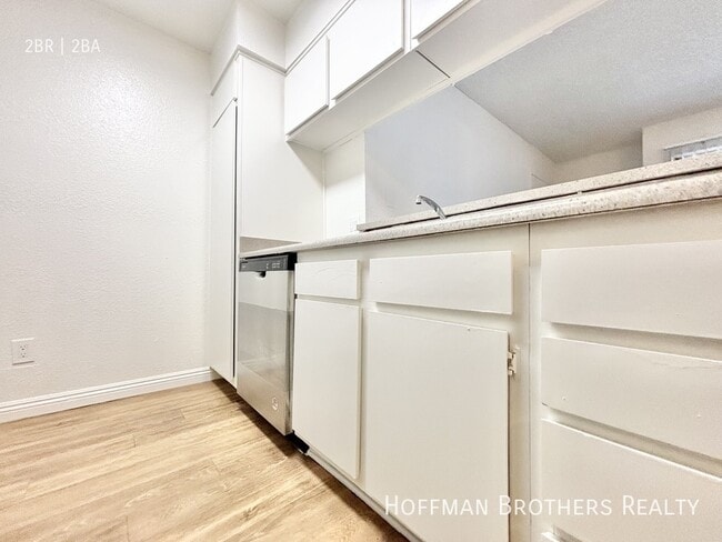 Building Photo - 10346 Commerce Ave