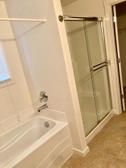 Building Photo - 312 G St NE