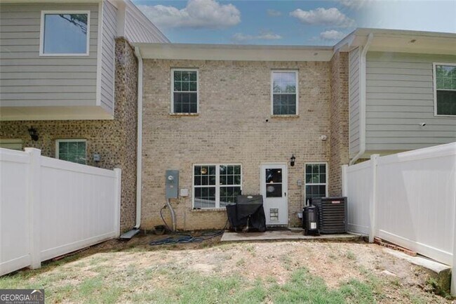 Building Photo - 10162 Benton Woods Dr