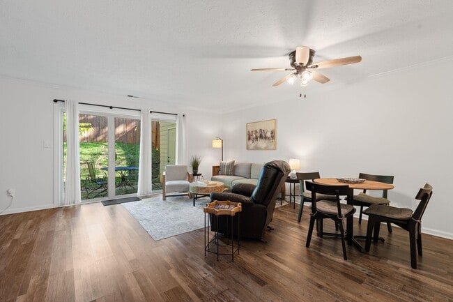 Building Photo - 747 Spring Meadows Dr