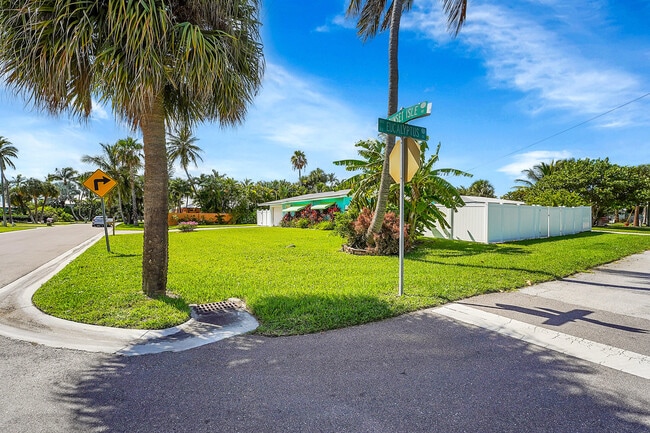 Building Photo - 1708 Sunset Isle Rd