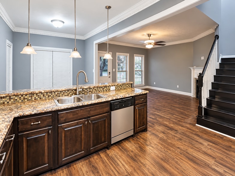 Building Photo - 405 Scarlet Cove