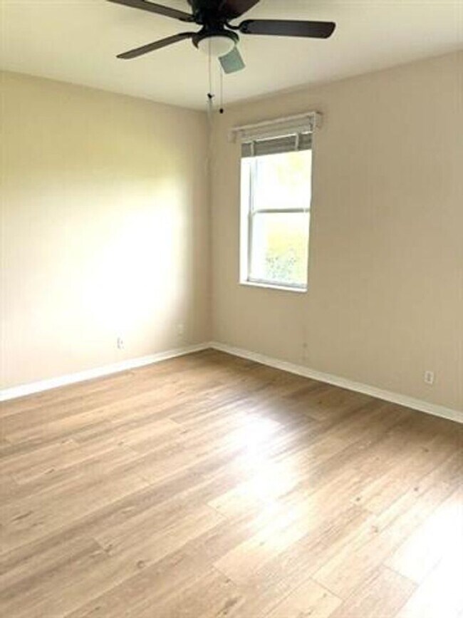Building Photo - 2721 W Abiaca Cir