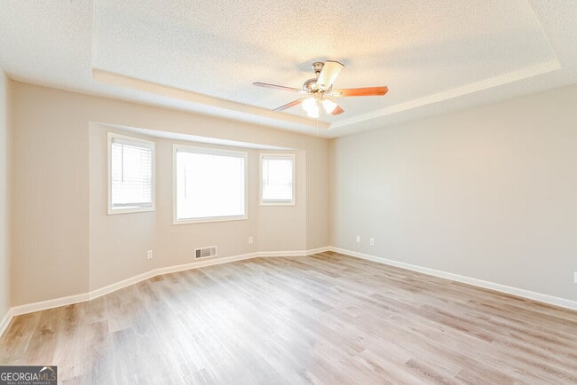Building Photo - 5767 Riverside Dr