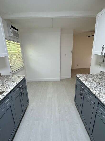 Building Photo - 943 Almeria Rd