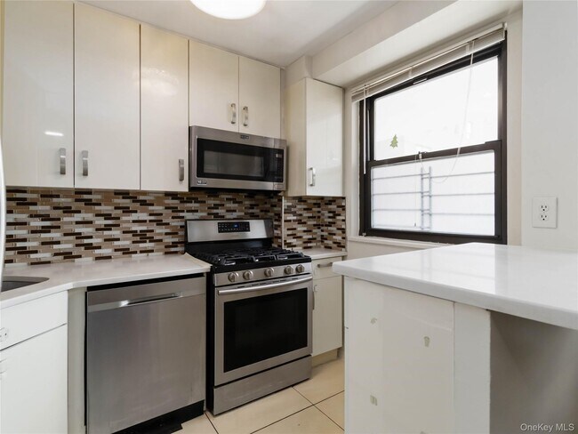 Building Photo - 61-25 98th St
