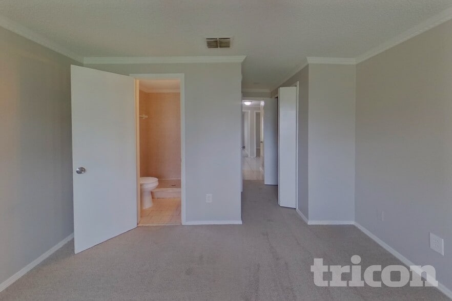 Building Photo - 8252 Yolanda Ct