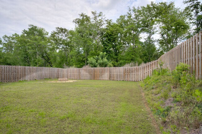 Building Photo - 3 Bedroom 2 Bathroom Home in Haynes Station