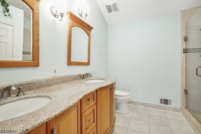 Building Photo - 8 Hopkinson Ct