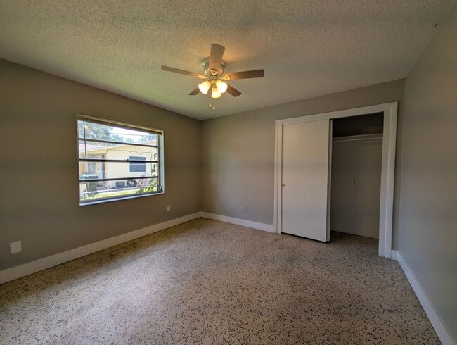 Building Photo - Well maintained 2 bedroom 1 bath rental available in Pine Castle!!