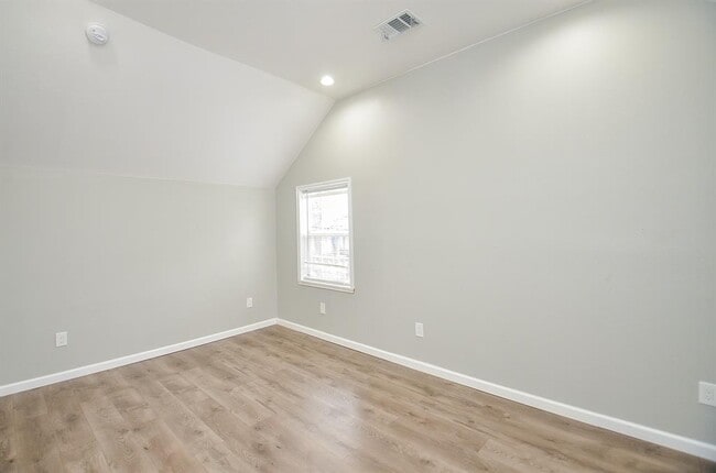 Building Photo - 2706 Sledge St