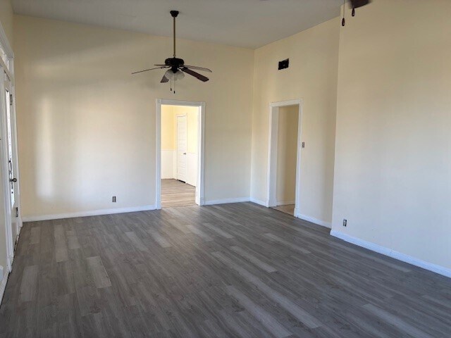 Building Photo - 902 N 1st St