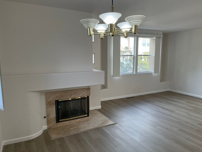 Building Photo - Remodeled Townhome in the Heart of Cupertino!