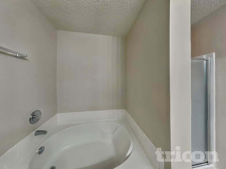 Building Photo - 6210 Robur Ct