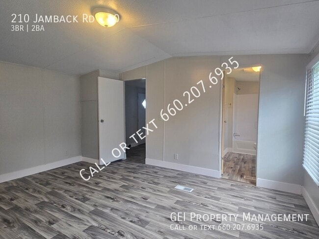 Building Photo - 210 Jamback Rd