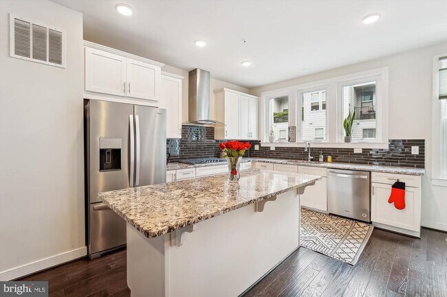 Building Photo - 13358 Sherwood Park Ln